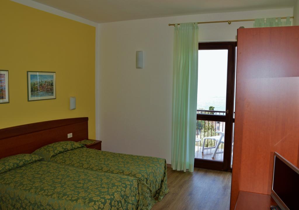 Hotel Garni Selene Malcesine Zimmer foto